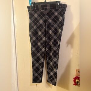 Torrid Black and White Plaid pull on leggings